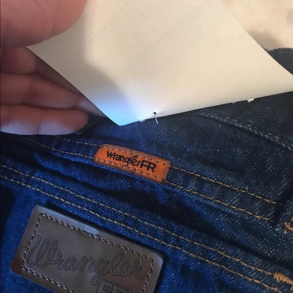 FR Men’s Wrangler Jeans 42x32 - Picture 3 of 8